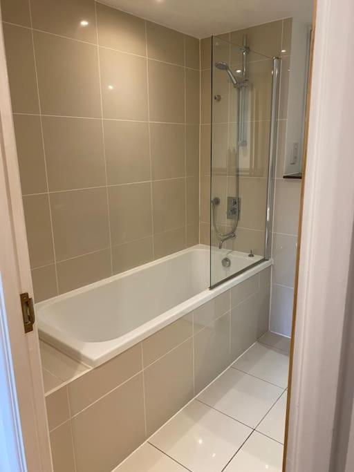 Modern Apartment, Fistral Beach New Quay Eksteriør billede