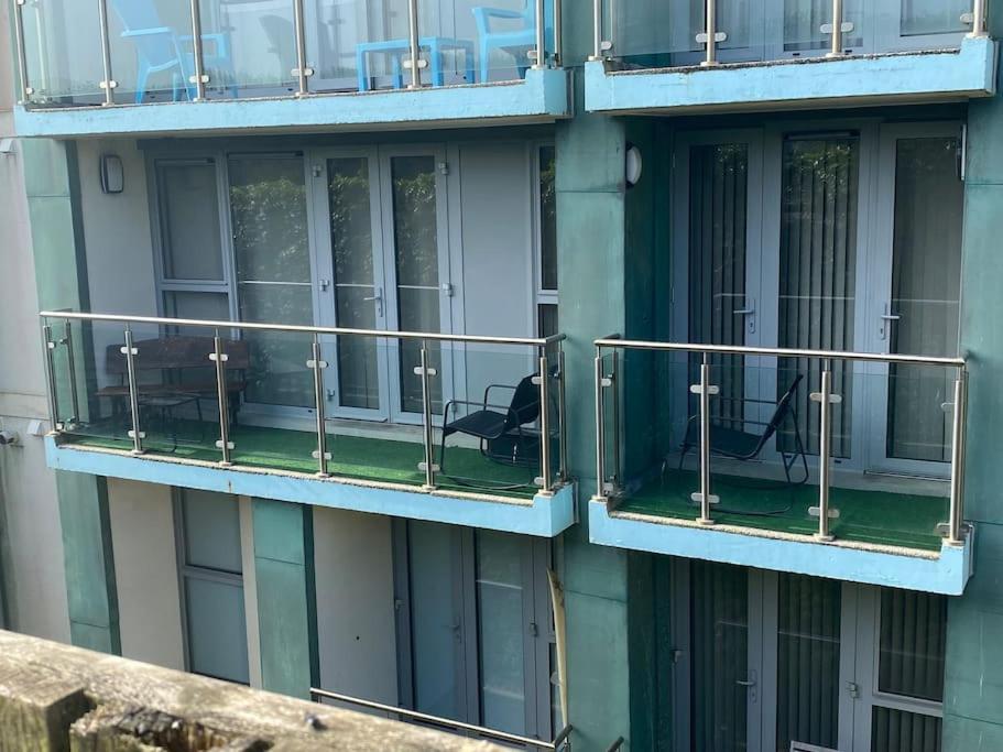 Modern Apartment, Fistral Beach New Quay Eksteriør billede